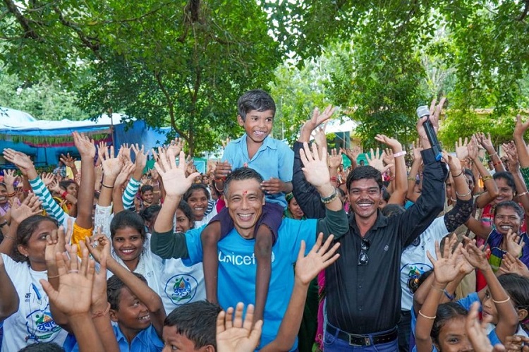 UNICEF’s India representative danced the ‘Shammi’ way in Kondagaon